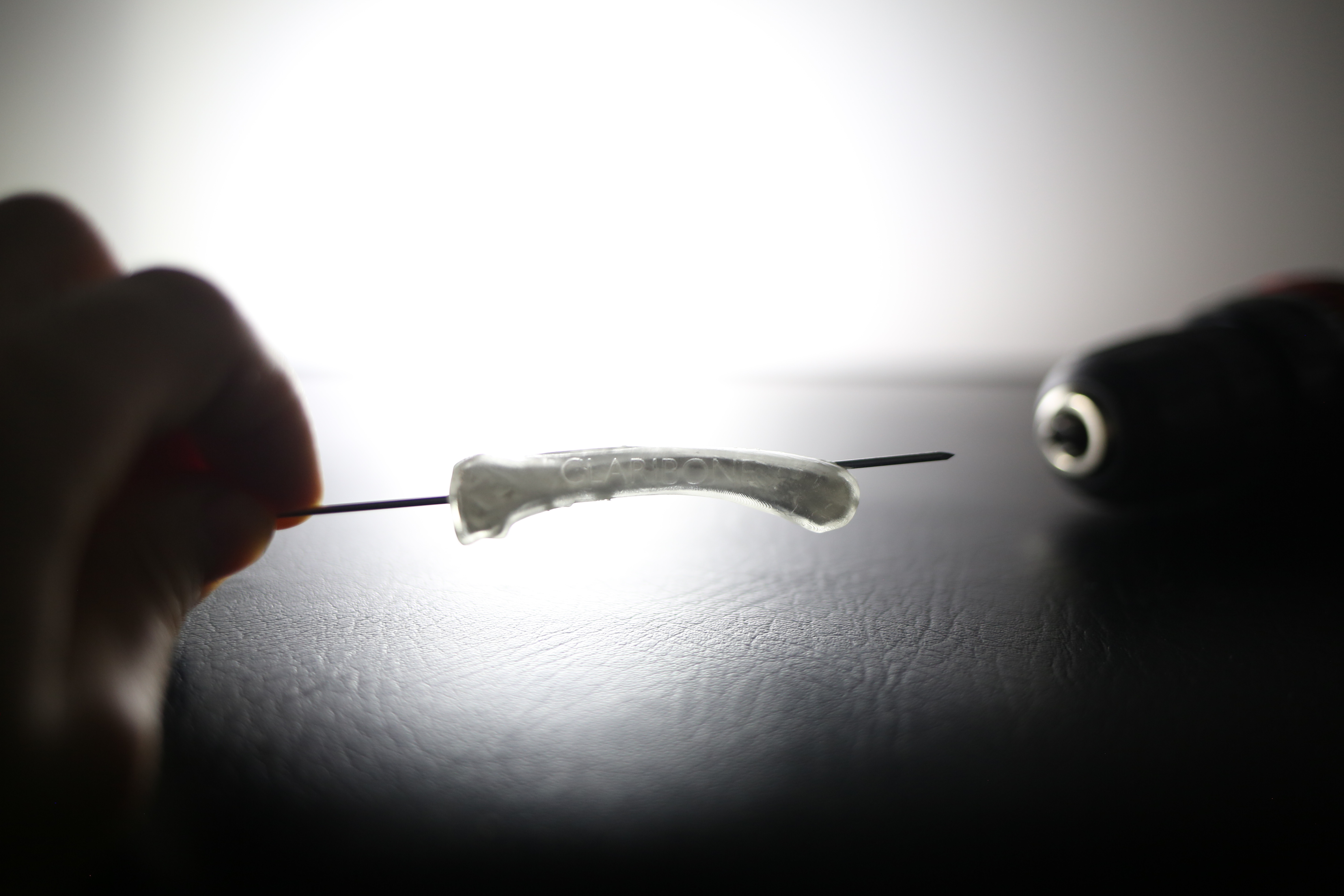 K-wire through metacarpal simulator